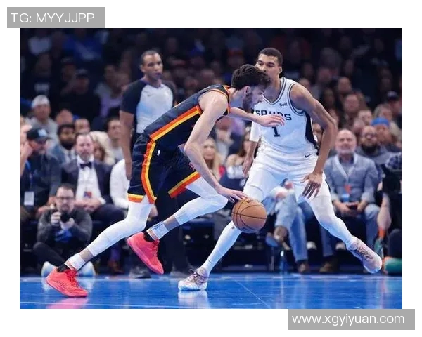 华莱士精准助攻肯里奇快攻上篮轻松得分展现默契配合