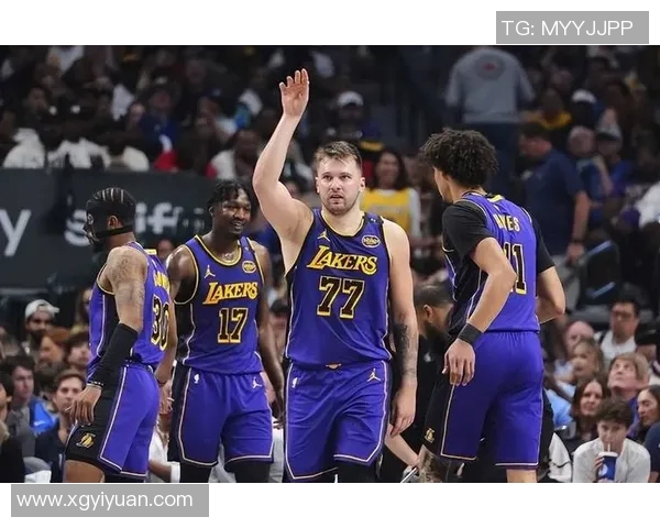 湖人五连胜势不可挡，东契奇无敌，老鹰丹尼尔斯能否阻挡？