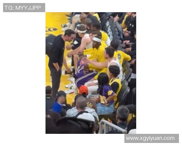 湖人内讧爆发!雷迪克怒喷东契奇,双方拒绝交流,球迷:别摊手了